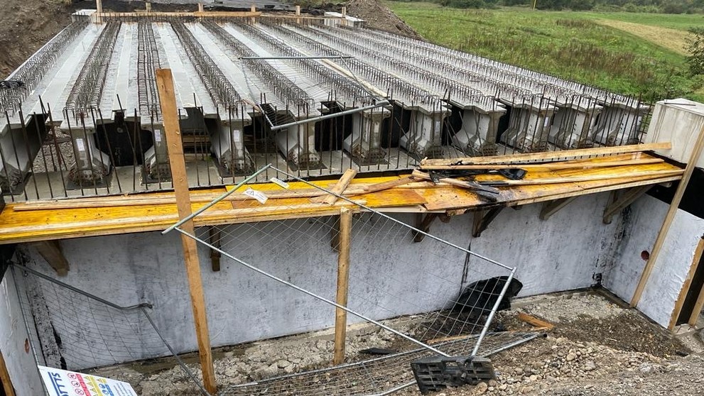 Stavba mosta pri Veľkých Bierovciach.