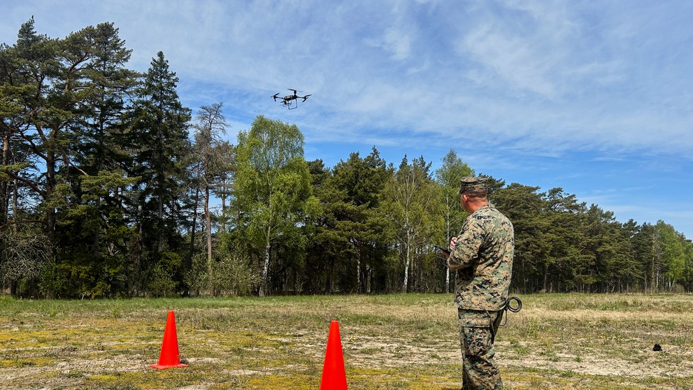 Cvičenie NATO na švédskom ostrove Gotland.