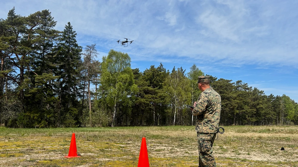 Cvičenie NATO na švédskom ostrove Gotland.