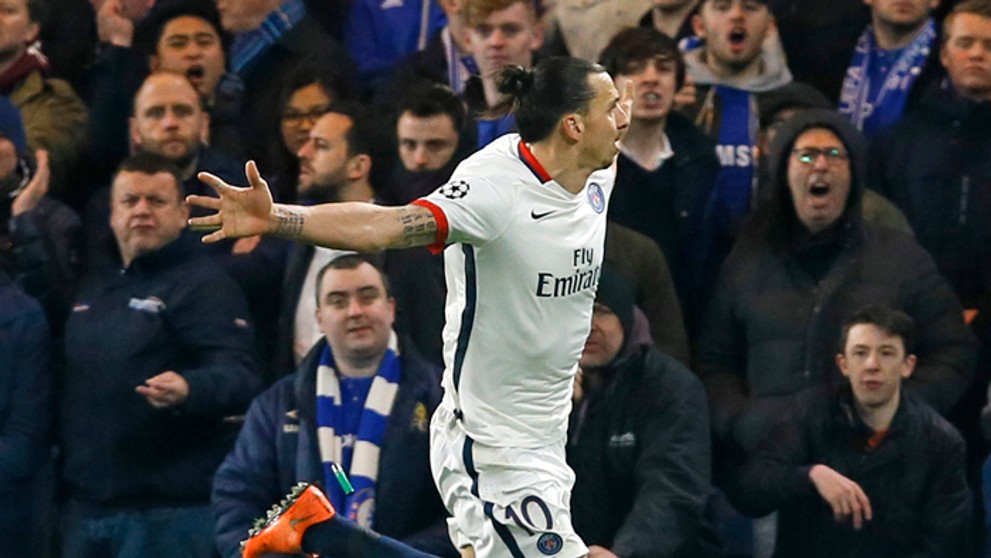Zlatan Ibrahimovič oslavuje druhý gól proti Chelsea v odvete osemfinále LM proti Chelsea Londýn.