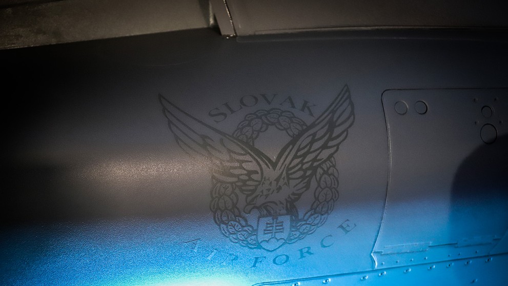 Prvé stíhacie lietadlo F-16 so slovenským znakom.