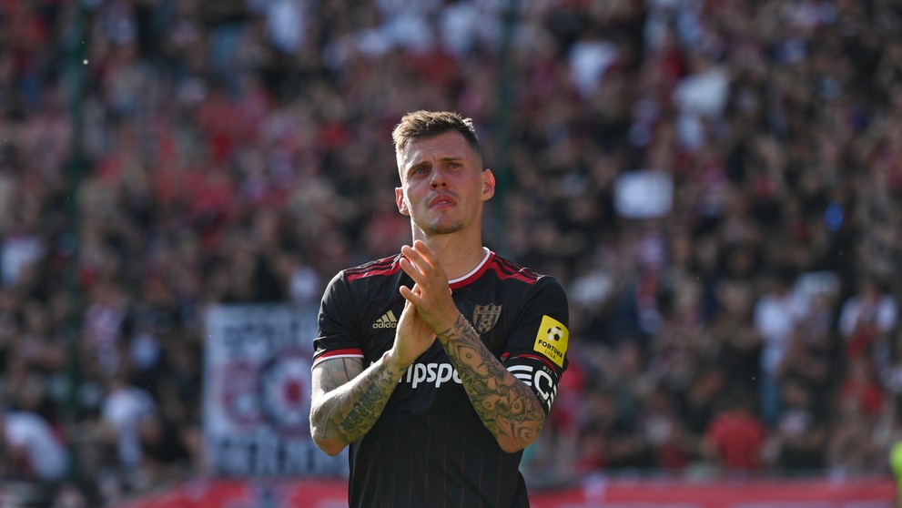 Martin Škrtel sa lúči s kariérou a fanúšikmi počas zápasu Trnavy s Dunajskou Stredou.