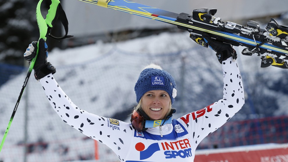 Veronika Velez-Zuzulová sa raduje z 3. miesta v slalome žien Svetového pohára v talianskej Santa Caterine.