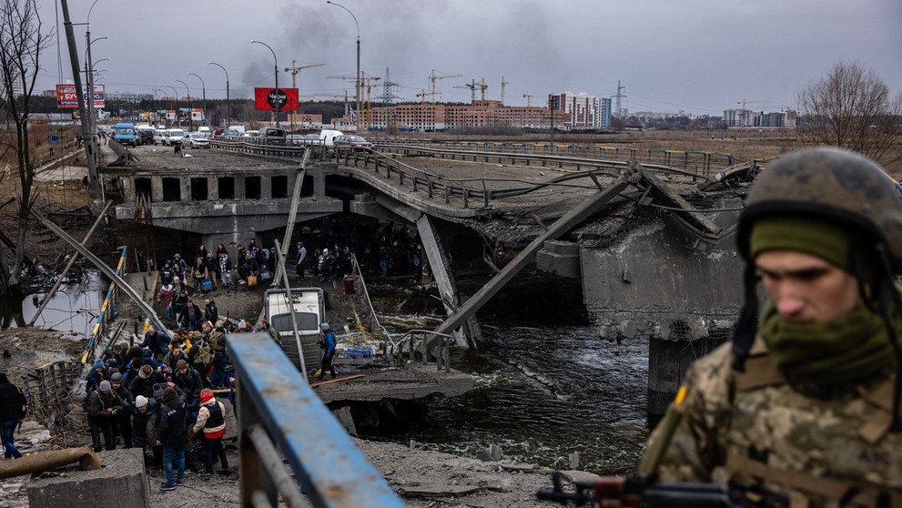 Evakuácia ľudí z Irpinu