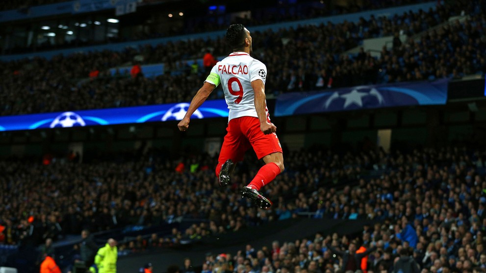 Kapitán Monaca Falcao oslavuje svoj gól do siete ManCity v osemfinále LM.