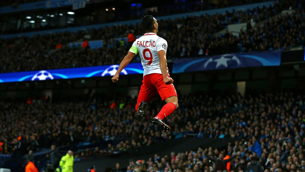 Kapitán Monaca Falcao oslavuje svoj gól do siete ManCity v osemfinále LM.