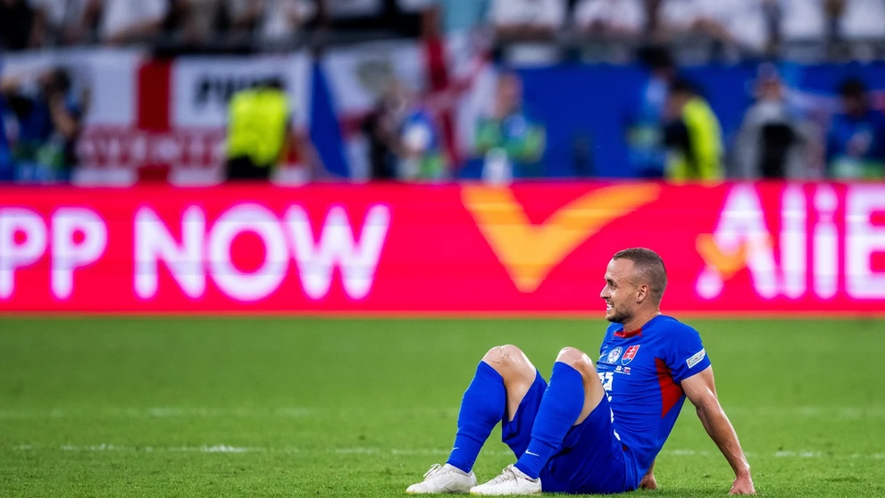 Stanislav Lobotka reaguje po prehre s Anglickom v osemfinále ME 2024.