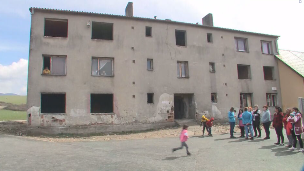 Nájomná bytovka v rómskej osade v Pečovskej Novej Vsi