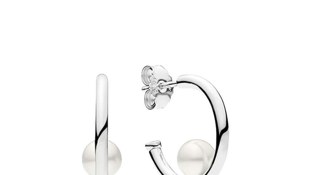 Kruhové naušnice zo šterlingového striebra.