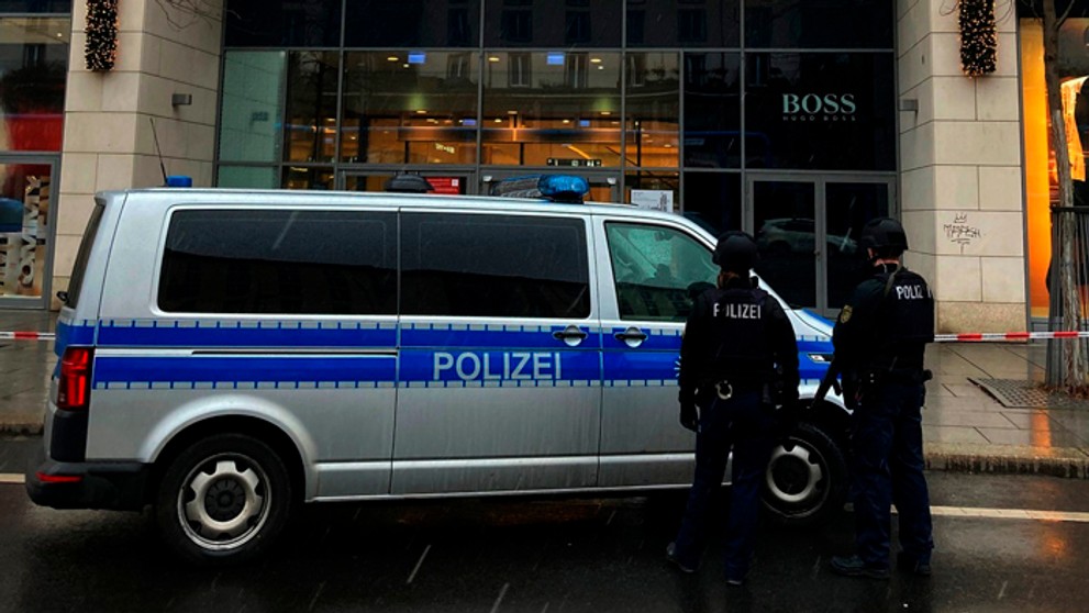 Útok ozbrojeného muža v Drážďanoch.