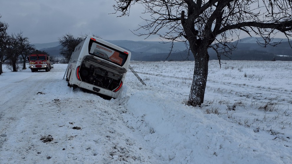 Deti uviazli v autobuse.