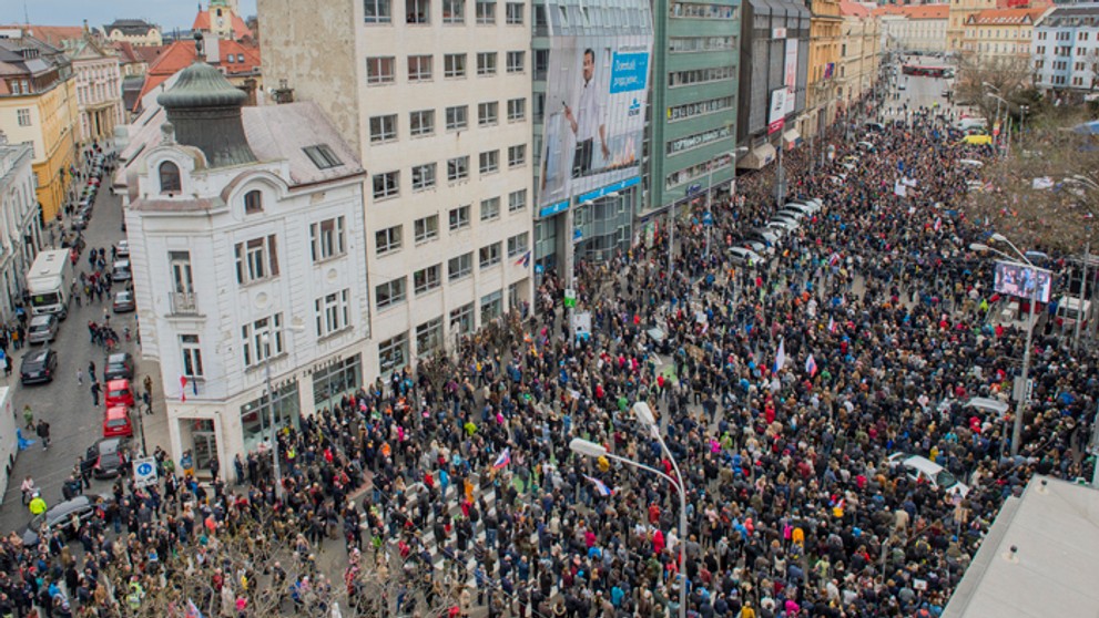 Protestné zhromaždenie Za slušné Slovensko na Námestí SNP v Bratislave.