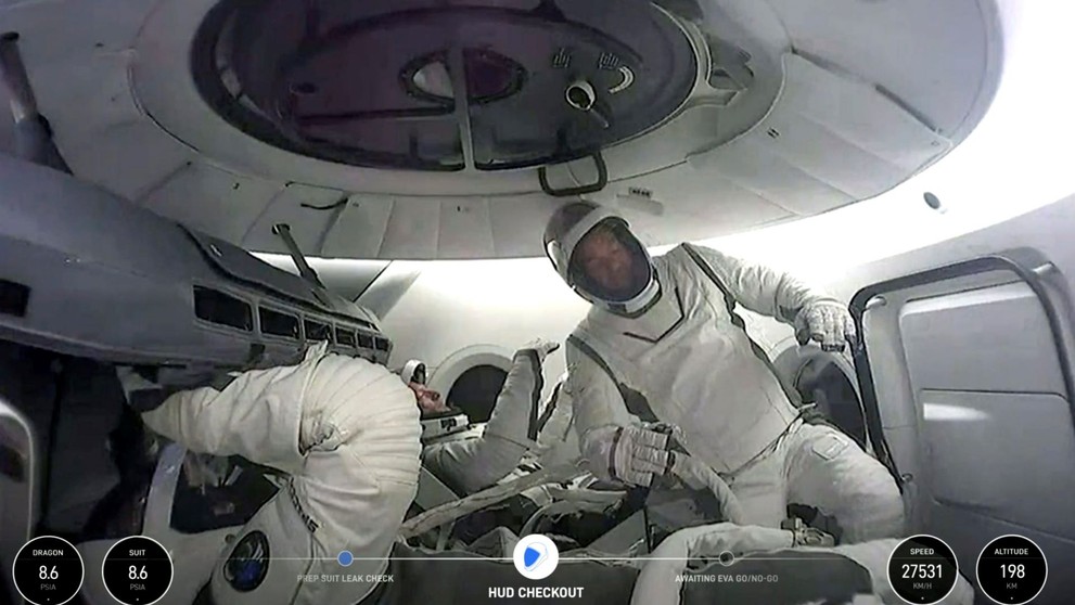 Prvá komerčná prechádzka vesmírom