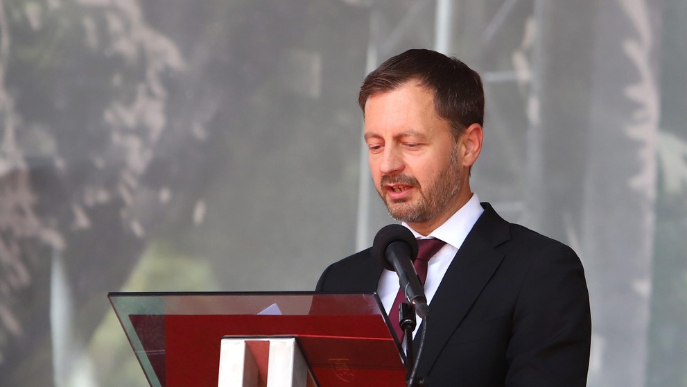 Predseda vlády SR Eduard Heger počas príhovoru na celoštátnych oslavách 78. výročia SNP v areáli Múzea SNP v Banskej Bystrici.