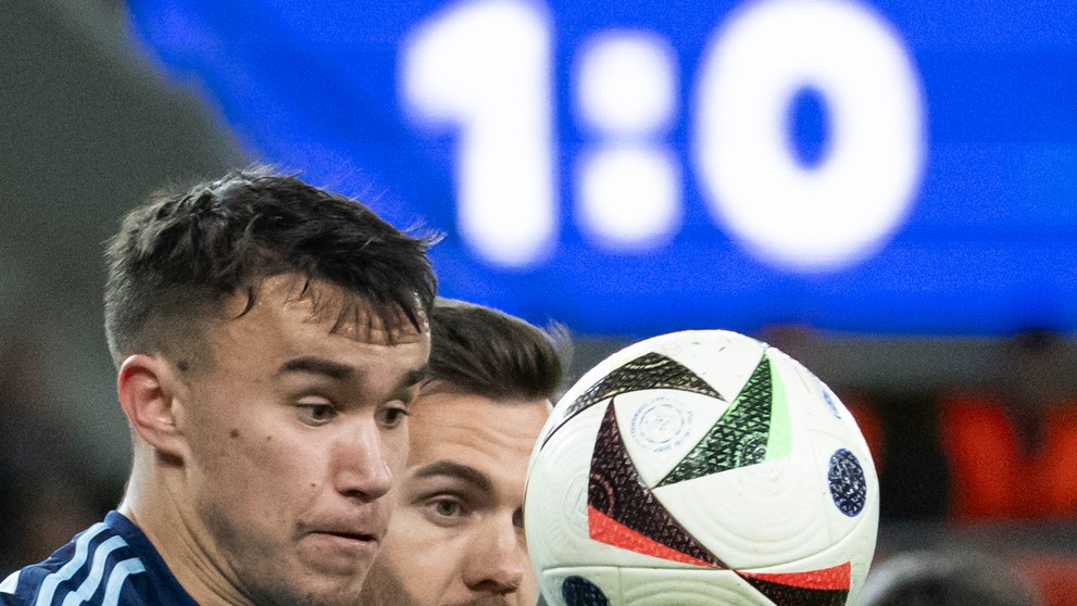 Zľava David Strelec (Slovan) a Taras Kacharaba (DAC) v 7. kole Niké ligy skupiny o titul.