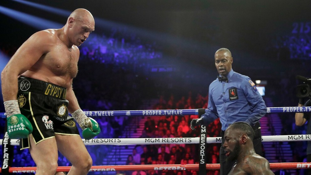 Chára poslal k zemi Myersa jediným úderom.