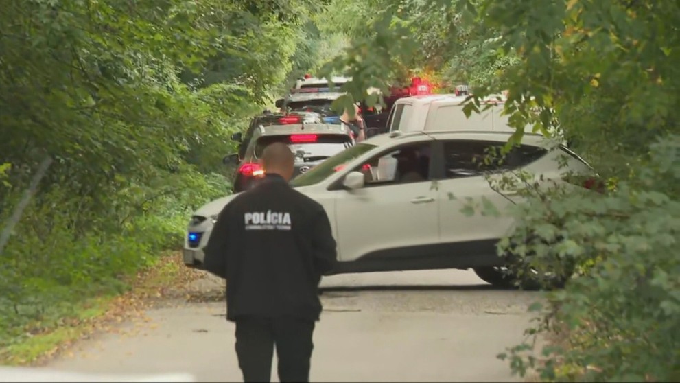 Za obcou Mužla sa nachádza veľké množstvo policajtov 