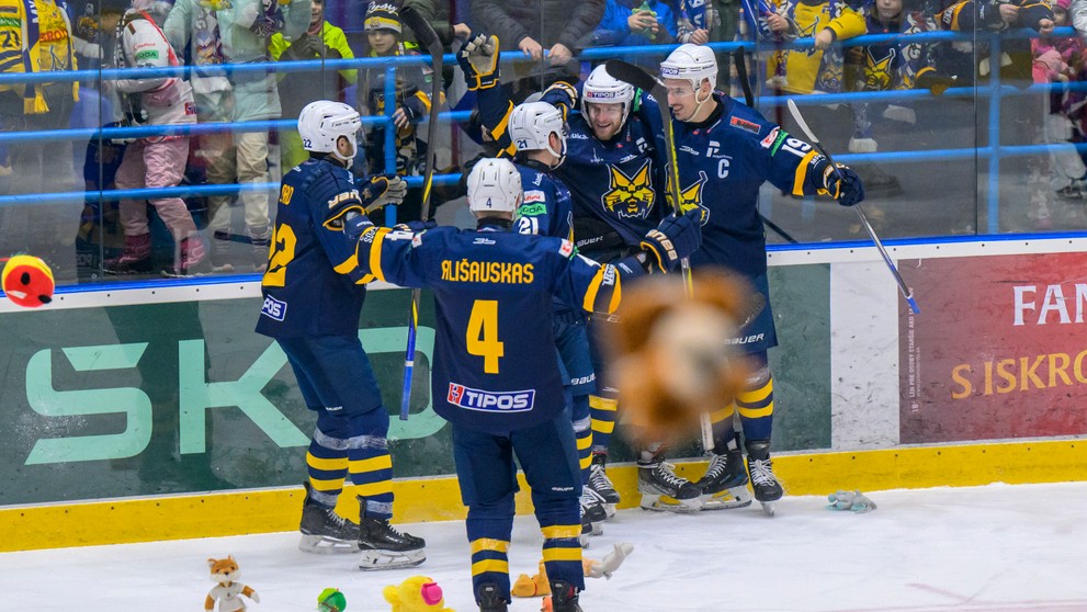 Hokejisti Spišskej Novej Vsi sa tešia z gólu