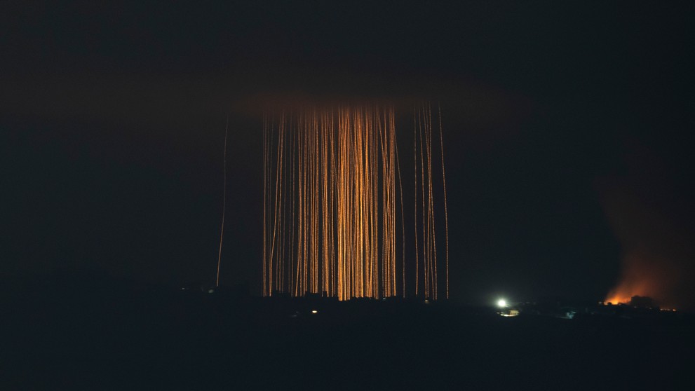 Izrael začal s obmedzenými cielenými útokmi proti Hizballáhu v Libanone.