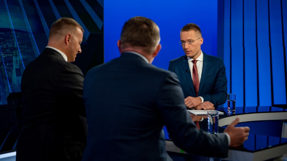 Michal Kovačič v diskusii s Borisom Kollárom a Robertom Ficom.