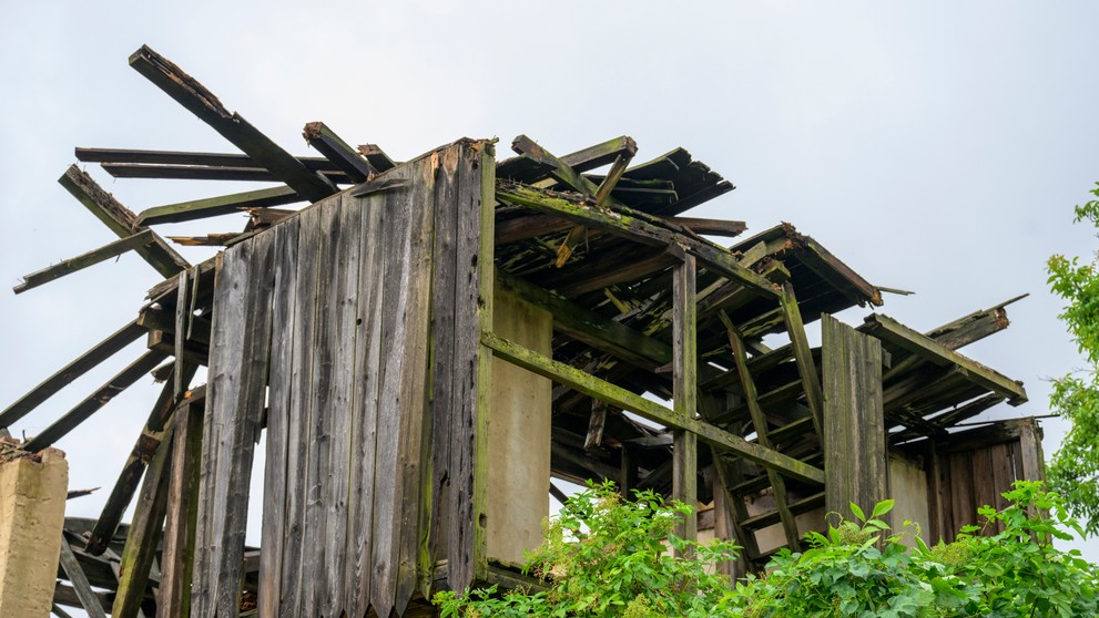 Silný vietor zničil sušiareň liečivých rastlín v Hanušovciach nad Topľou