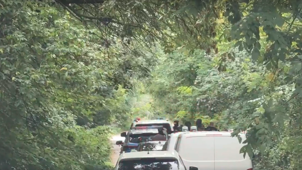 Kosťova priviezla policajná eskorta