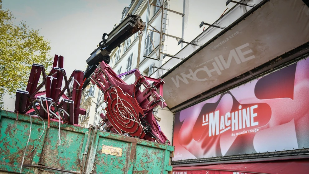 Kabaret Moulin Rouge prišiel o krídla z mlyna.