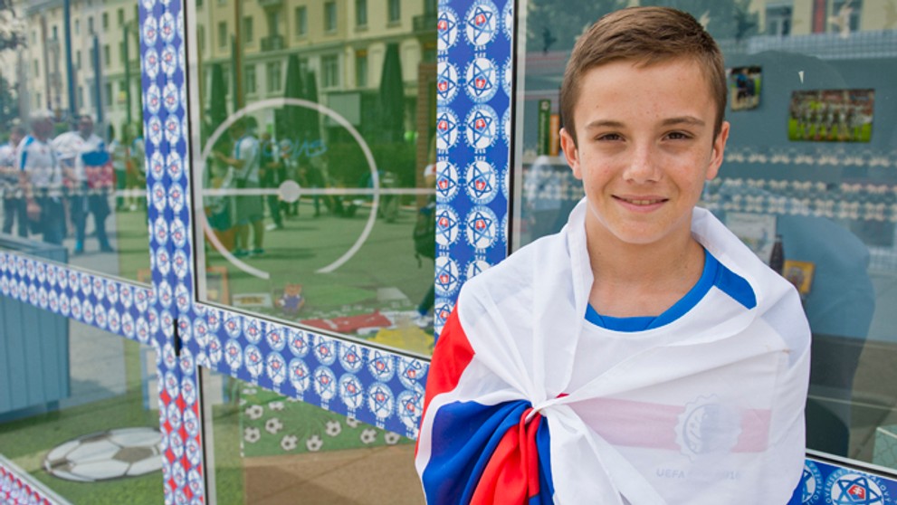 Tobias Dyroff pred preslenenou detskou izbou v Saint-Étienne.