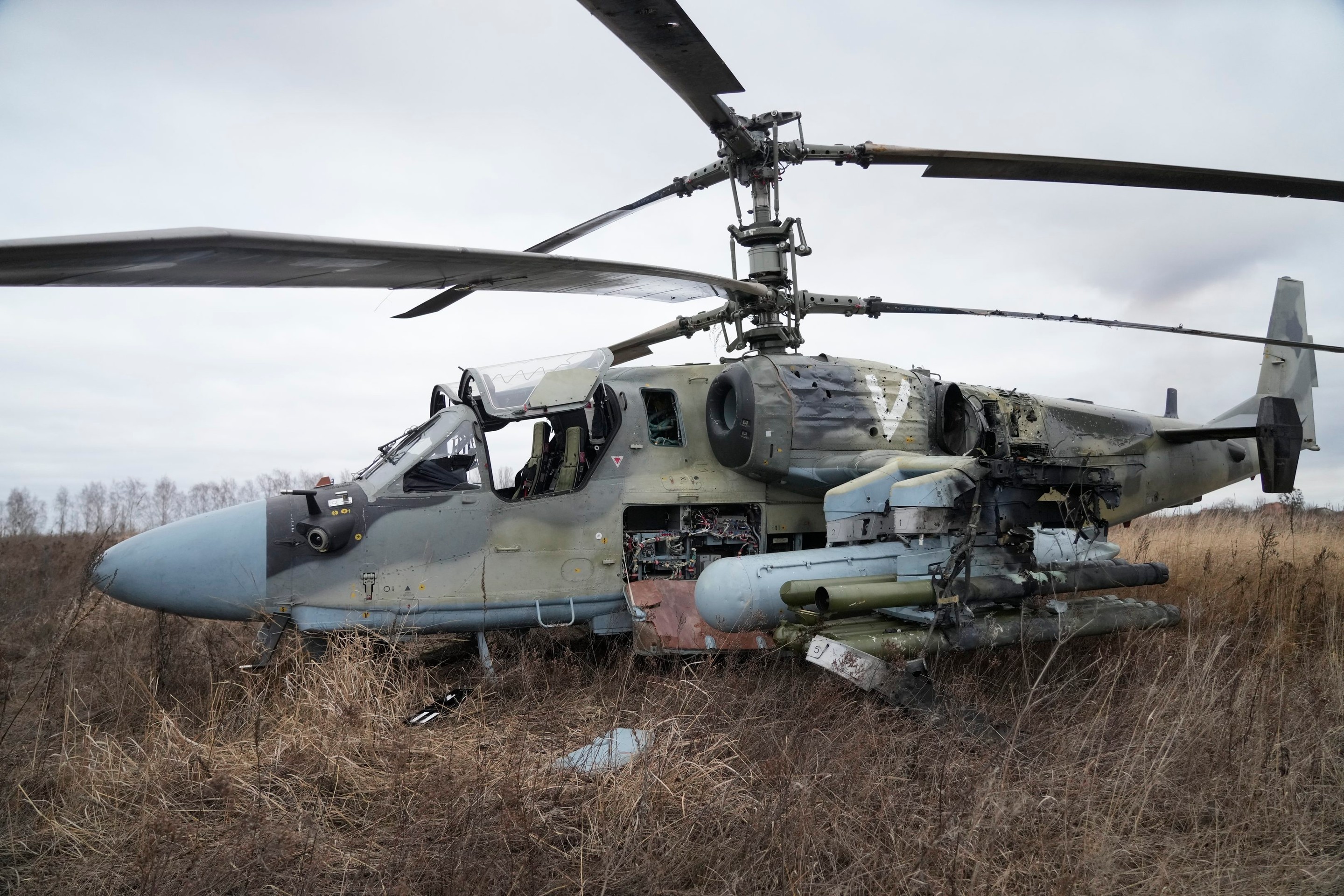 Вертолетный десант всу. Вертолет ка-52 "Аллигатор". Ка-52 вертолёт подбитый. Ми 24 Аллигатор. Вертолёт Аллигатор ка-50.