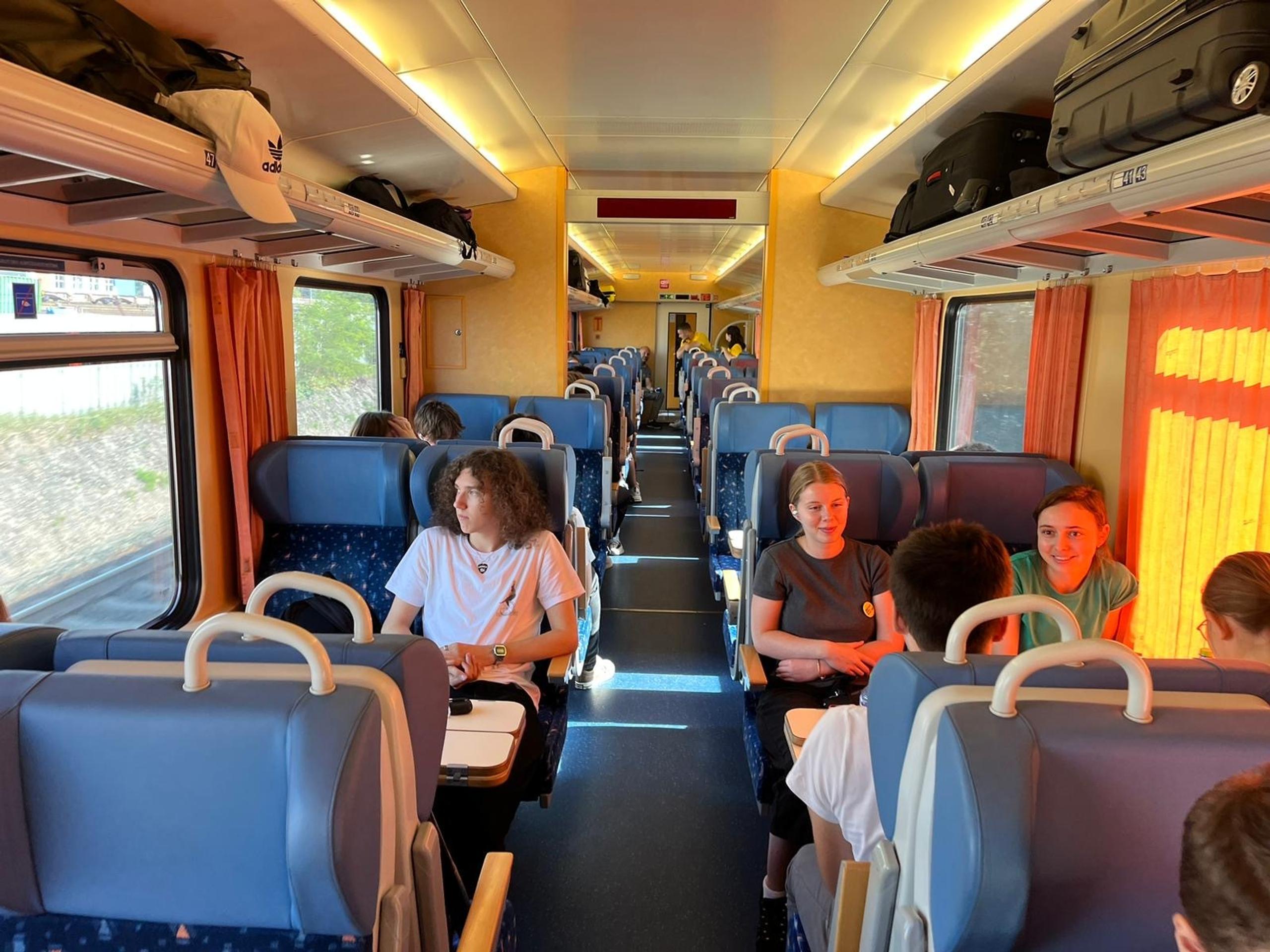 Volebný vlak smerujúci z Prahy do Bratislavy.