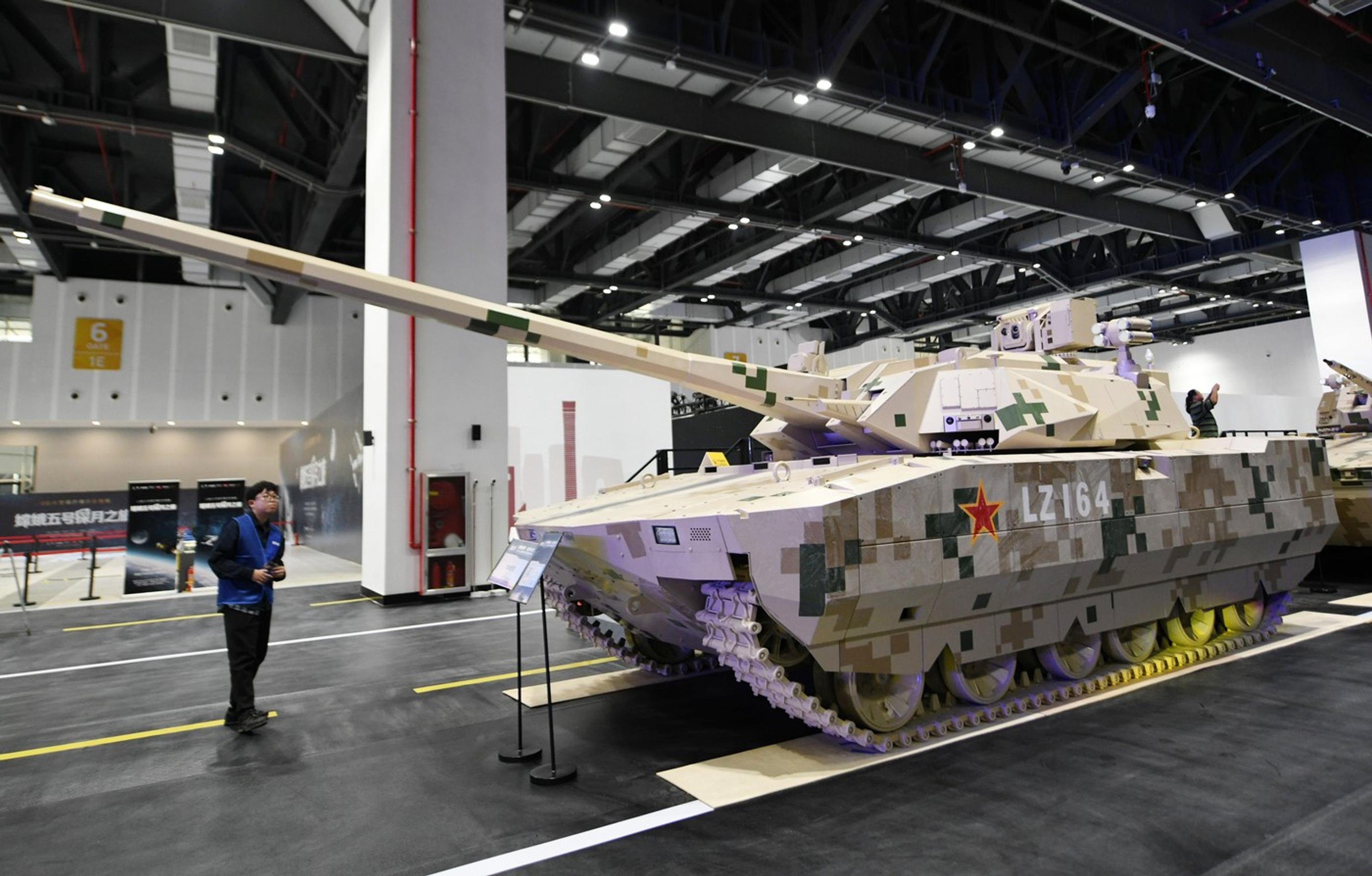 Nový čínsky tank Typ-100.