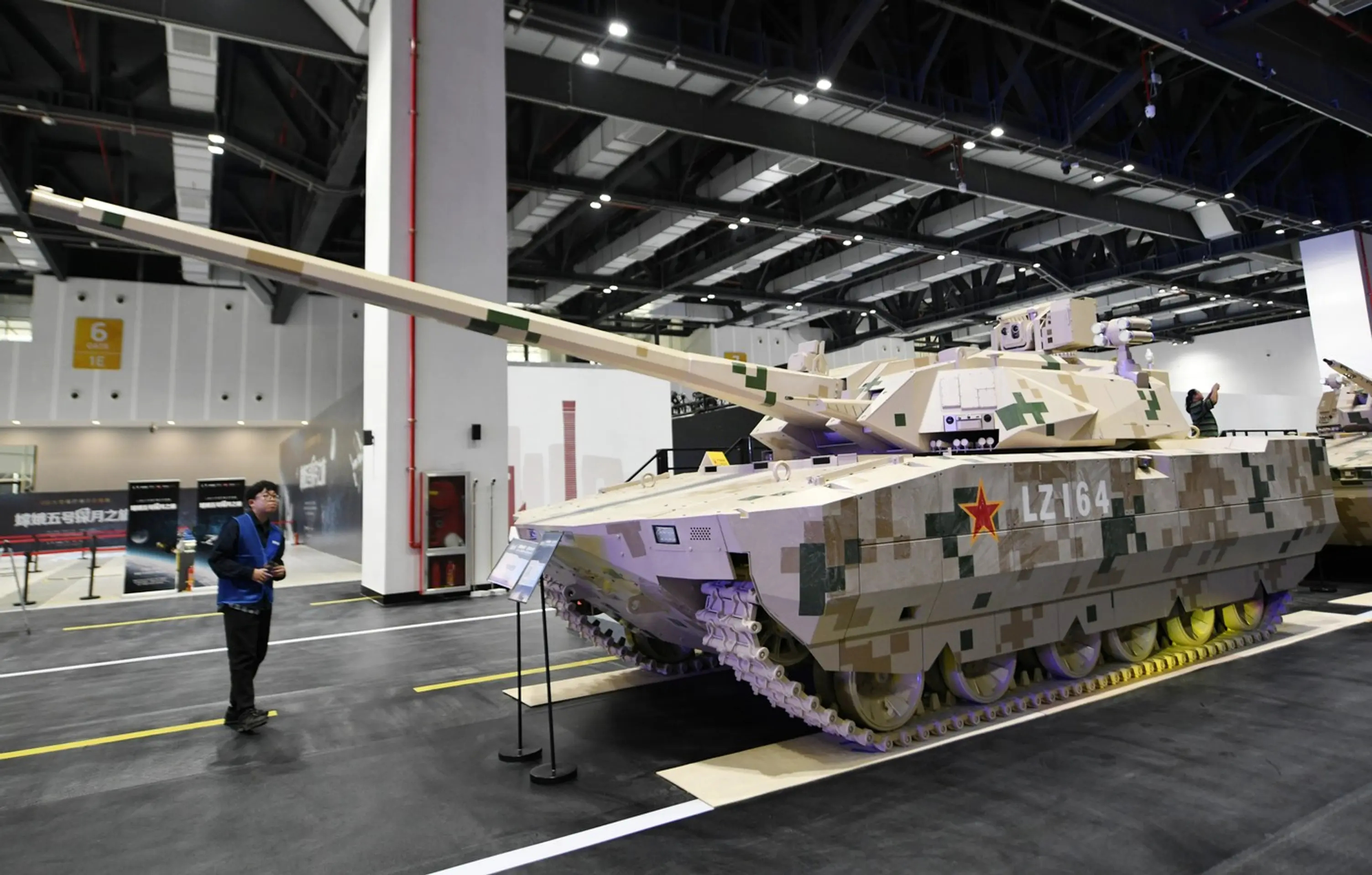 Nový čínsky tank Typ-100.