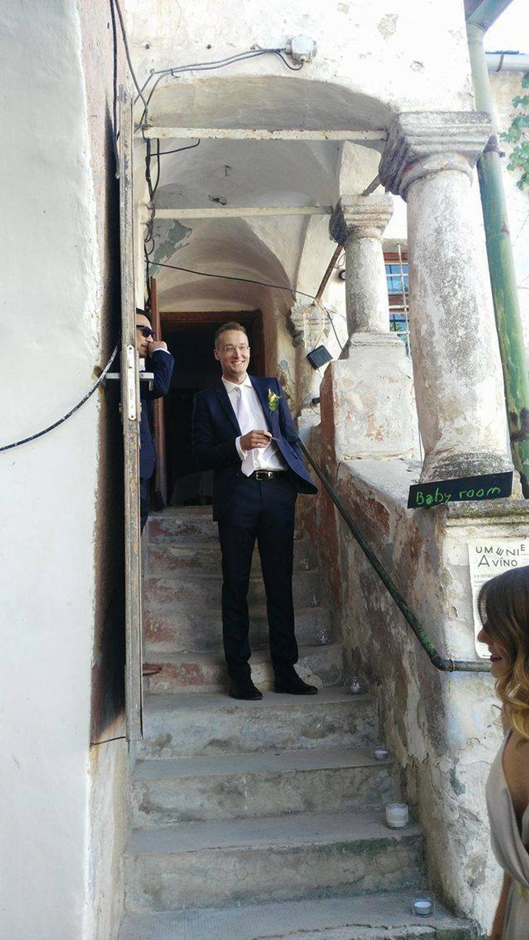 Vysmiaty ženích Michal Kovačič pred obradom