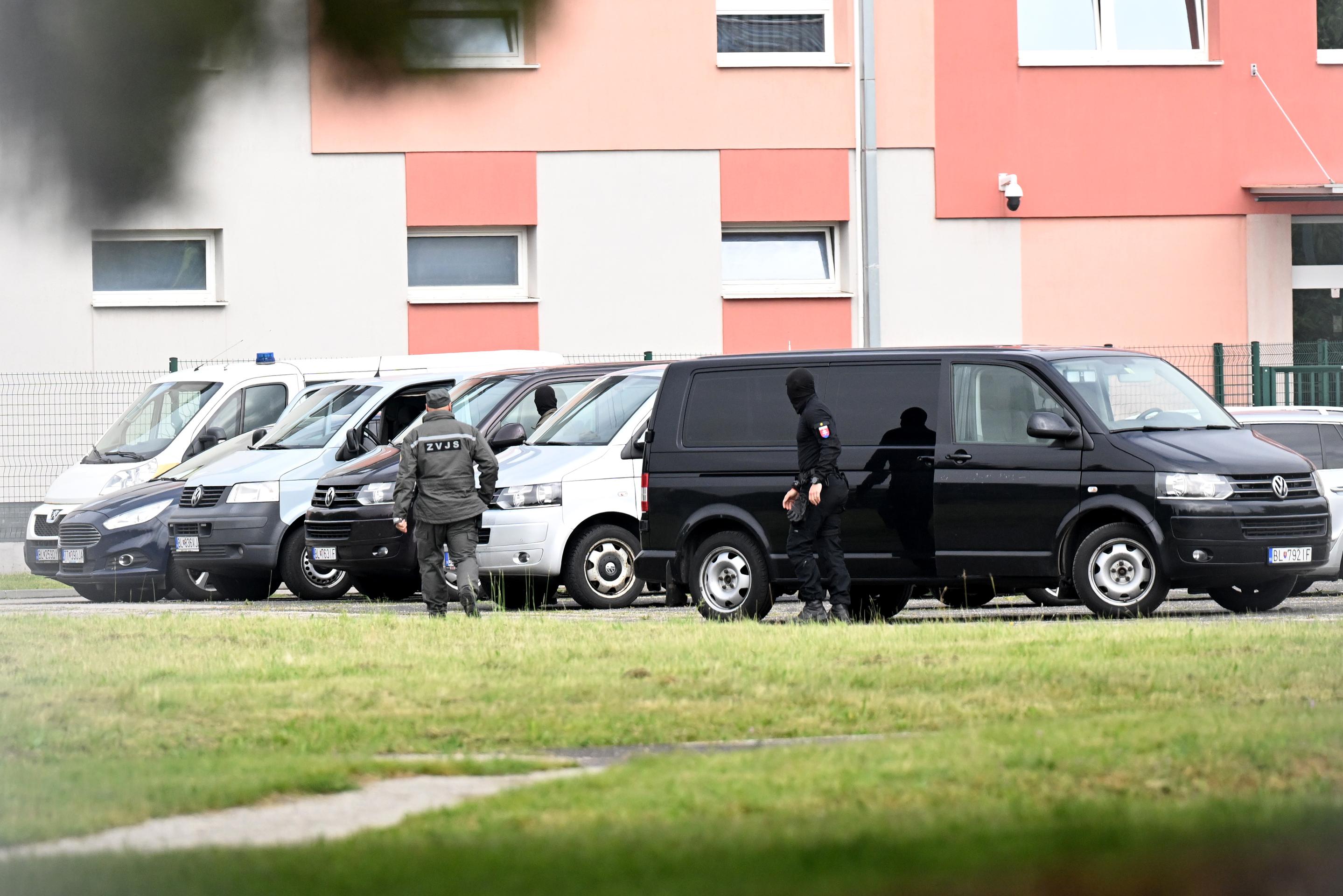 Prokurátor navrhuje väzbu pre obvineného zo streľby na premiéra, rozhodne ŠTS