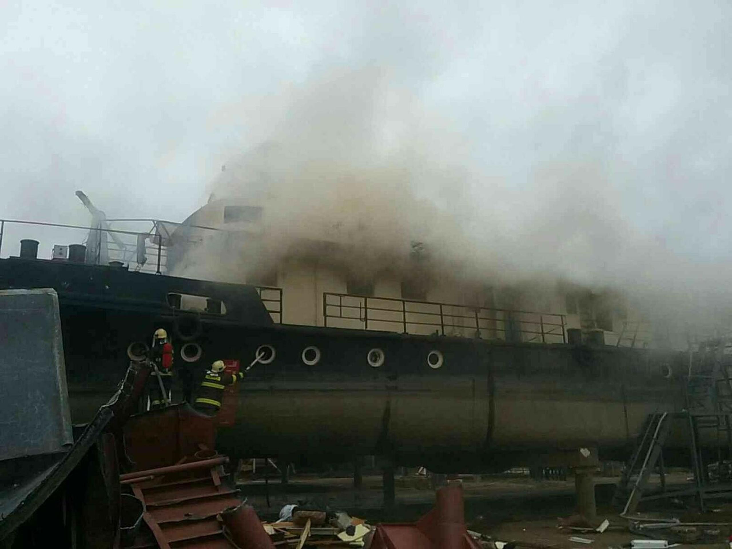 Požiar lode v Bratislave.