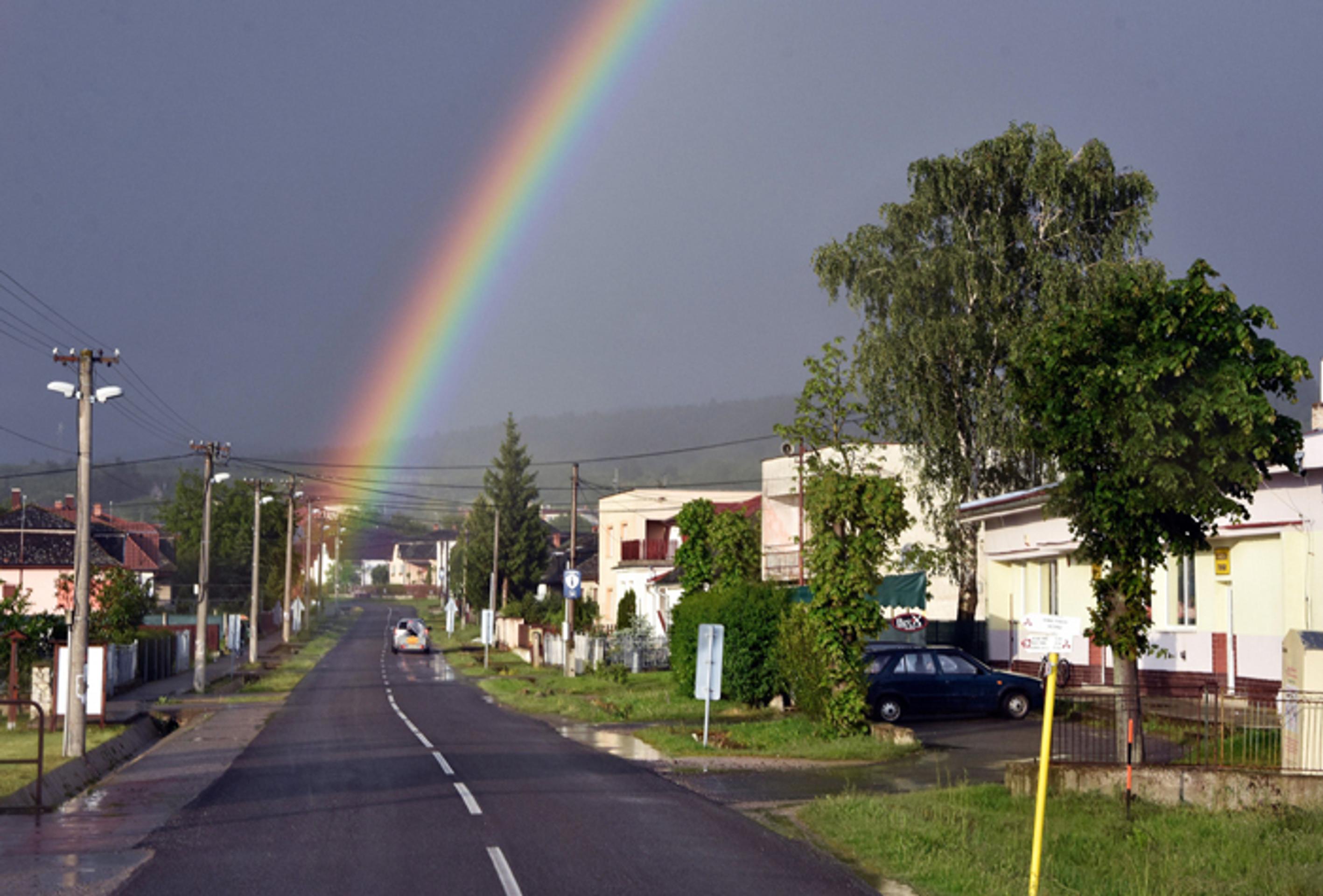 Dúha po búrke v obci Čerhov pri Trebišove.