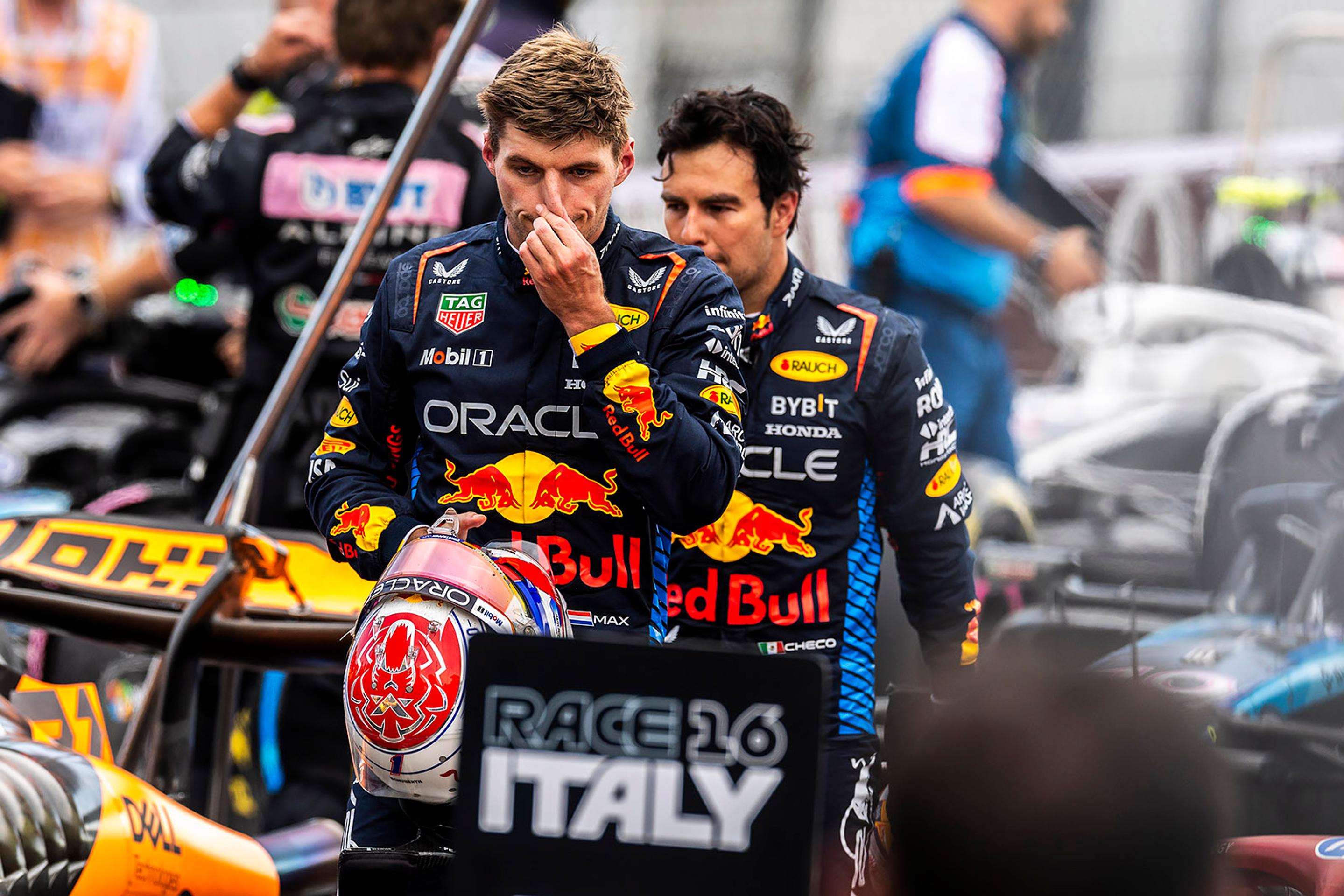 Holanďan Max Verstappen z Red Bullu bol opäť nespokojný.