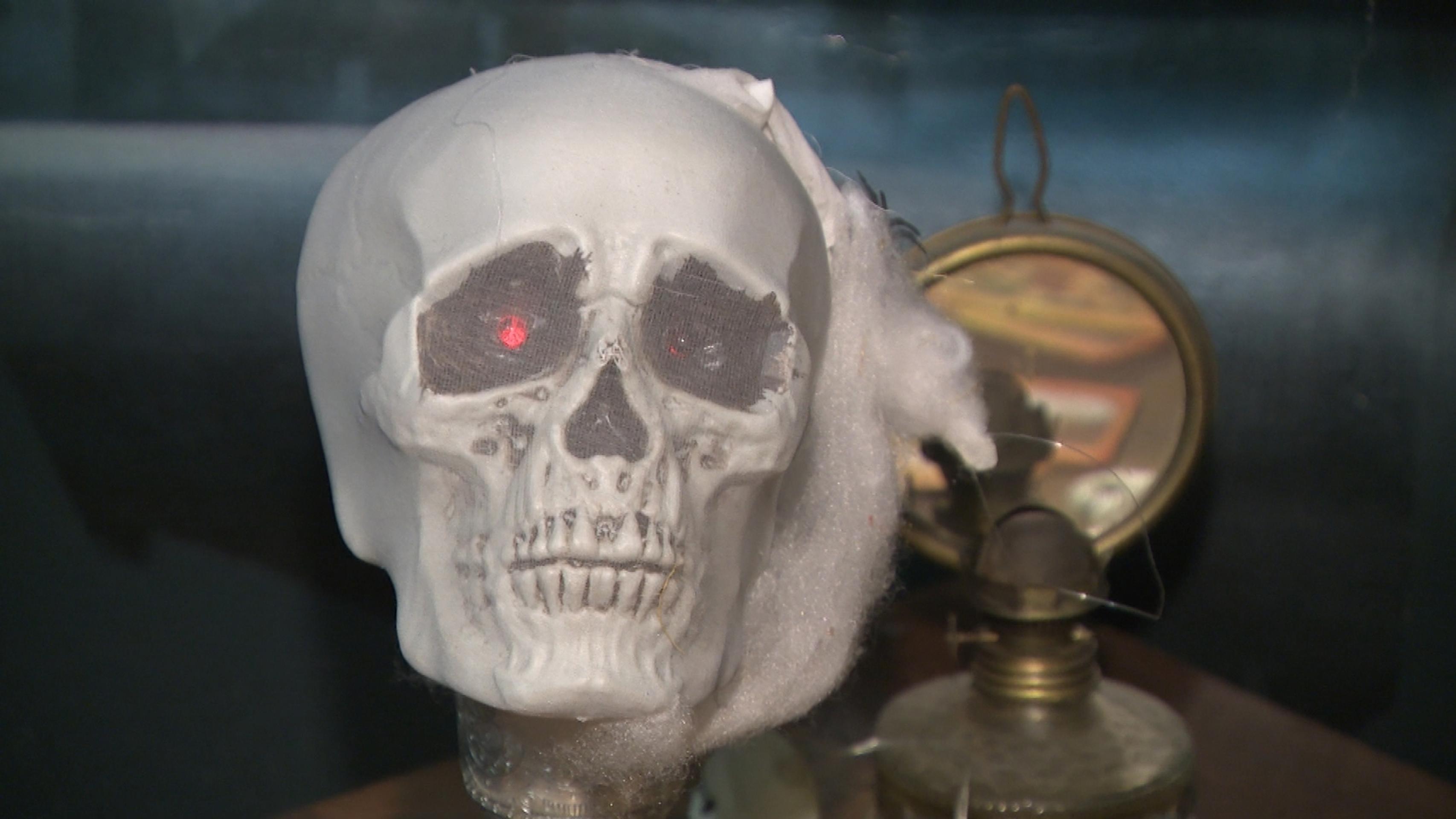 Objednal si novú strechu, spravili ju vraj fuškársky. 