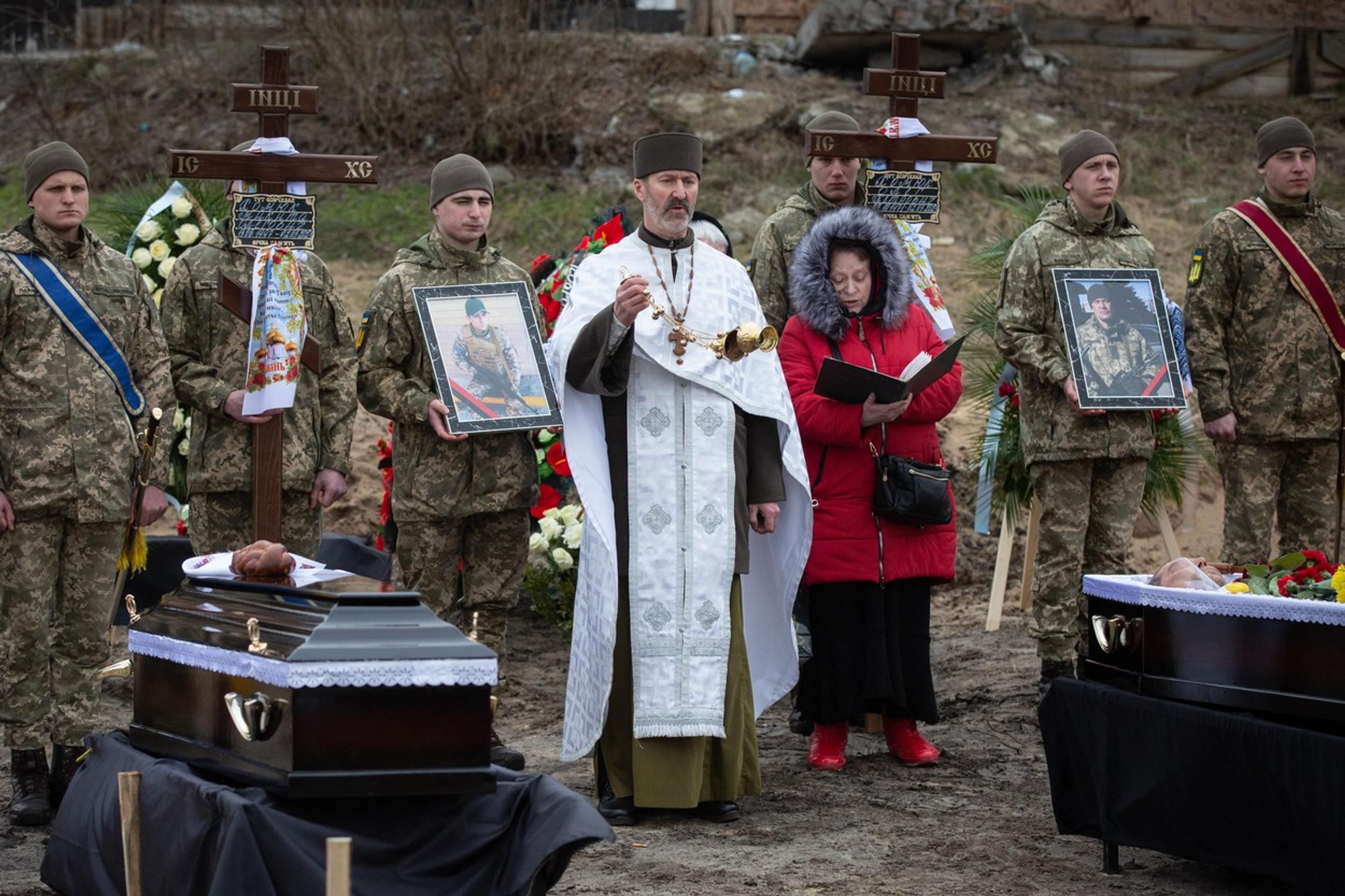 Pohreb Oleha a jeho syna Mykytu, ktorí zahynuli v bitke o Bachmut.