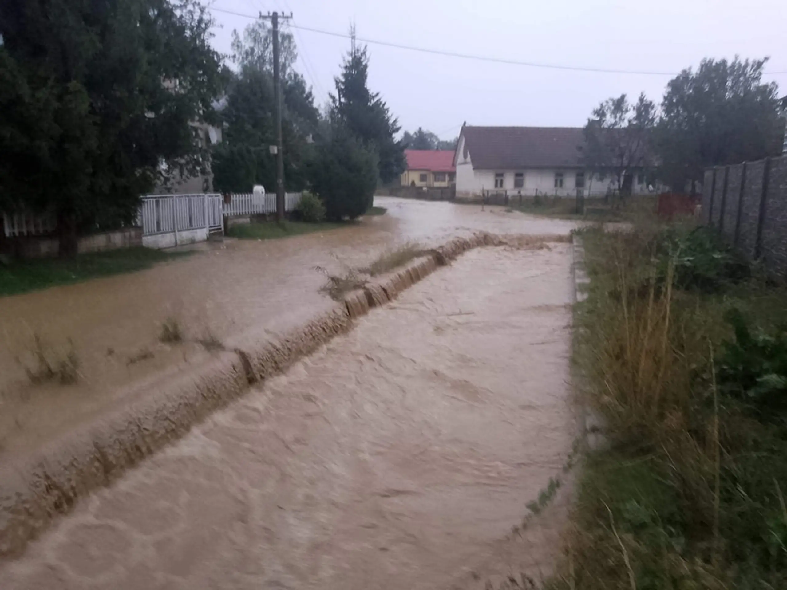 V Zborove vyhlásili tretí stupeň povodňovej aktivity