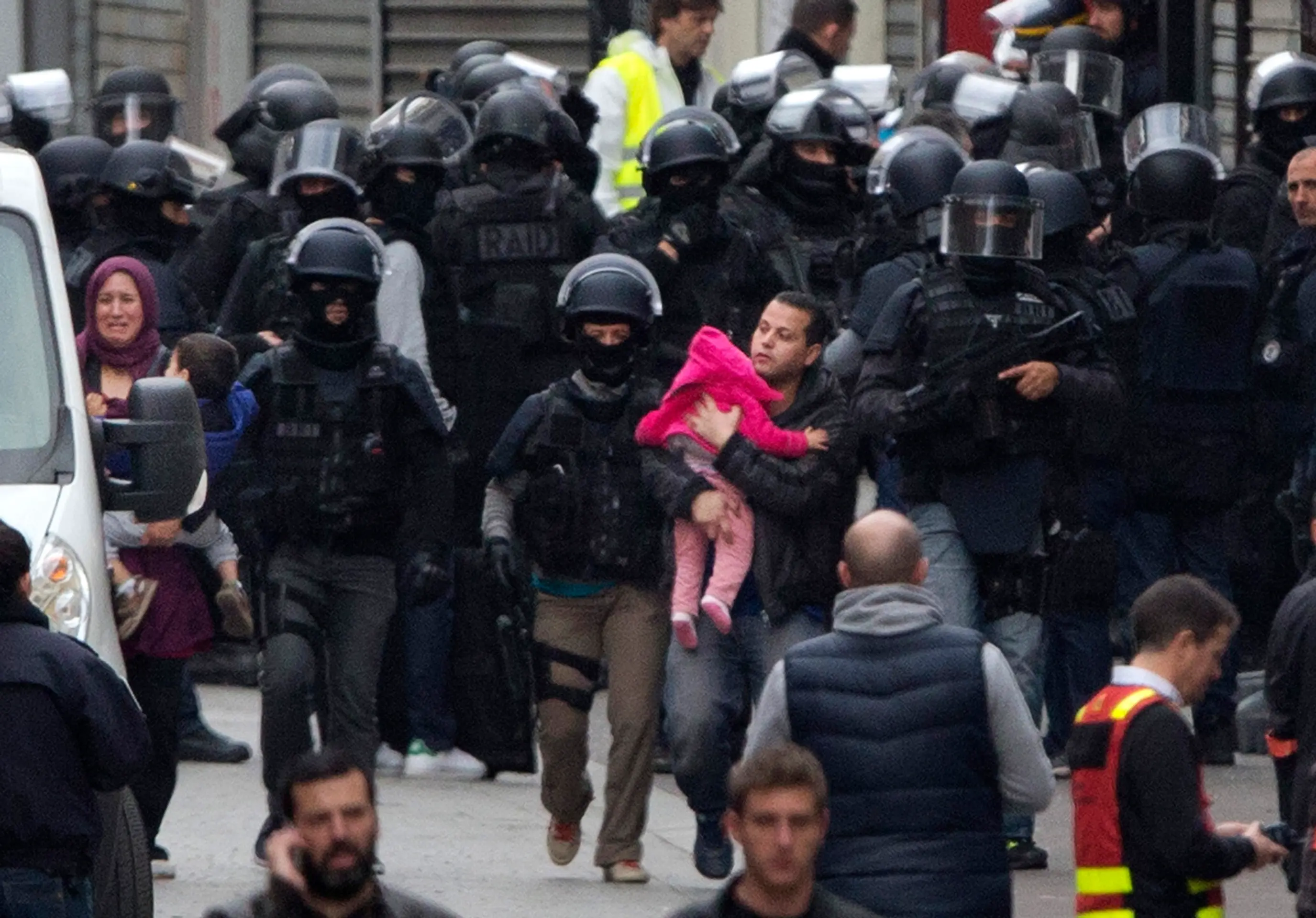 Policajná razia v Saint Denis