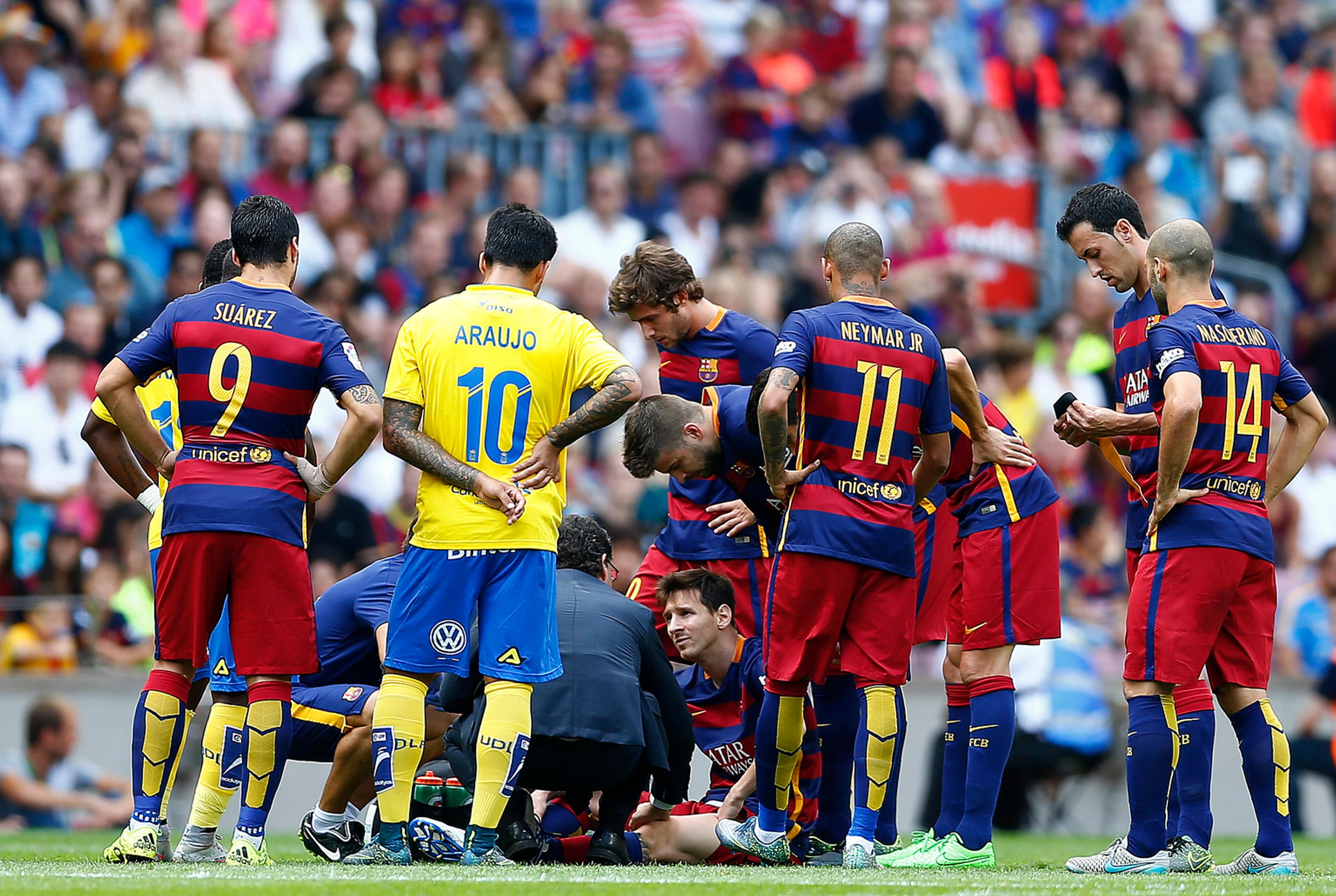 Zranený argentínsky futbalista Lionel Messi.