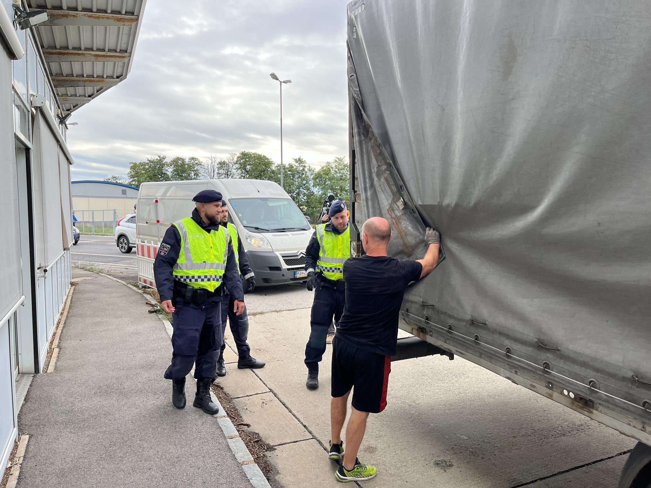 Kontroly na hraničnom priechode Berg.