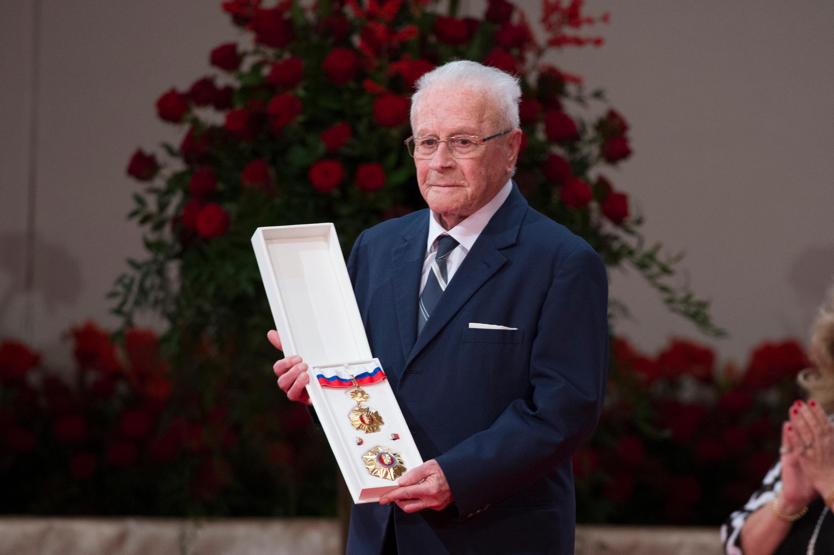 Otto Šimko si prebral štátne vyznamenanie Rad Ľudovíta Štúra II. triedy