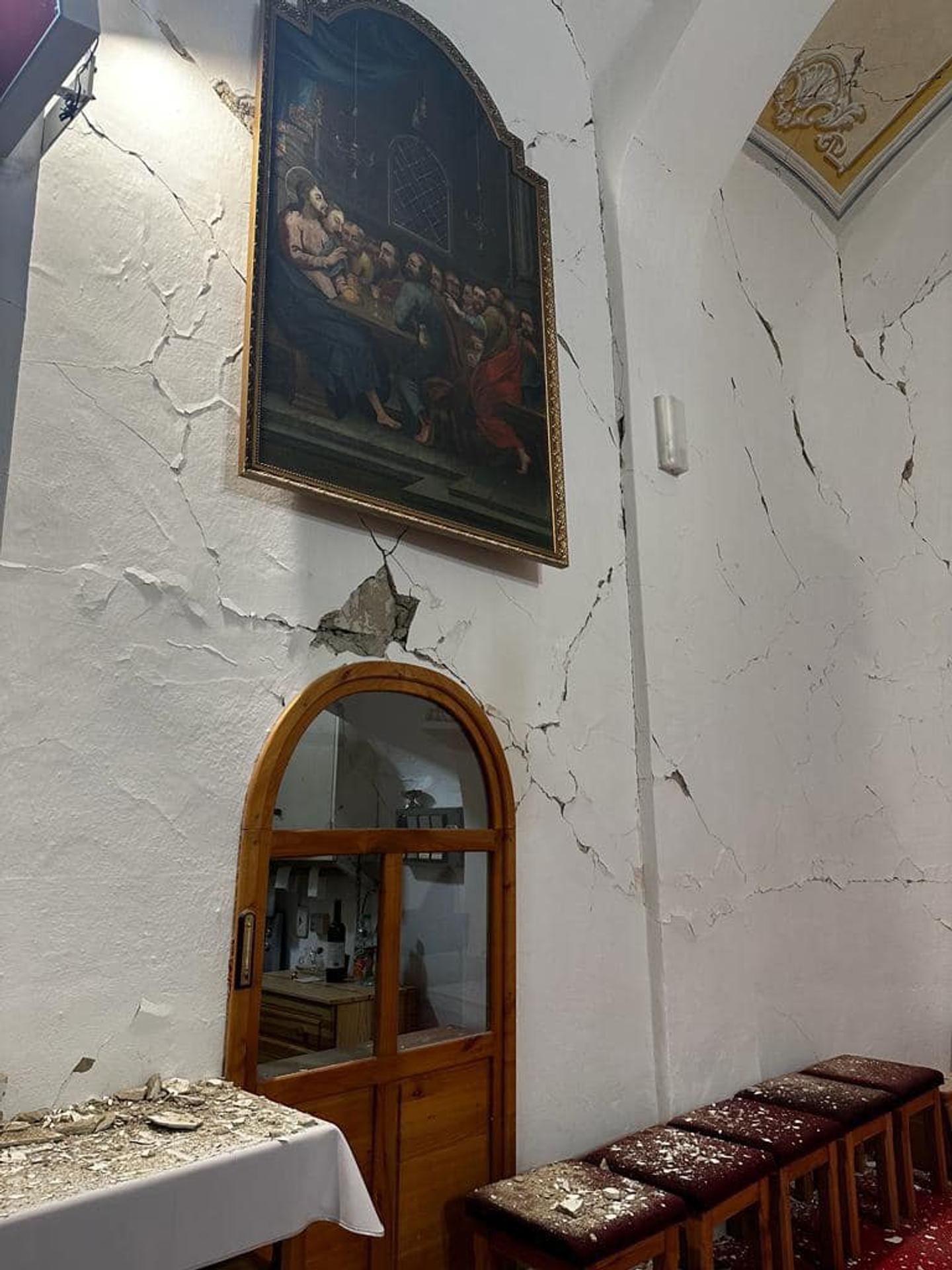 Poškodený kostol Najsvätejšieho Tela Pána v Jankovciach