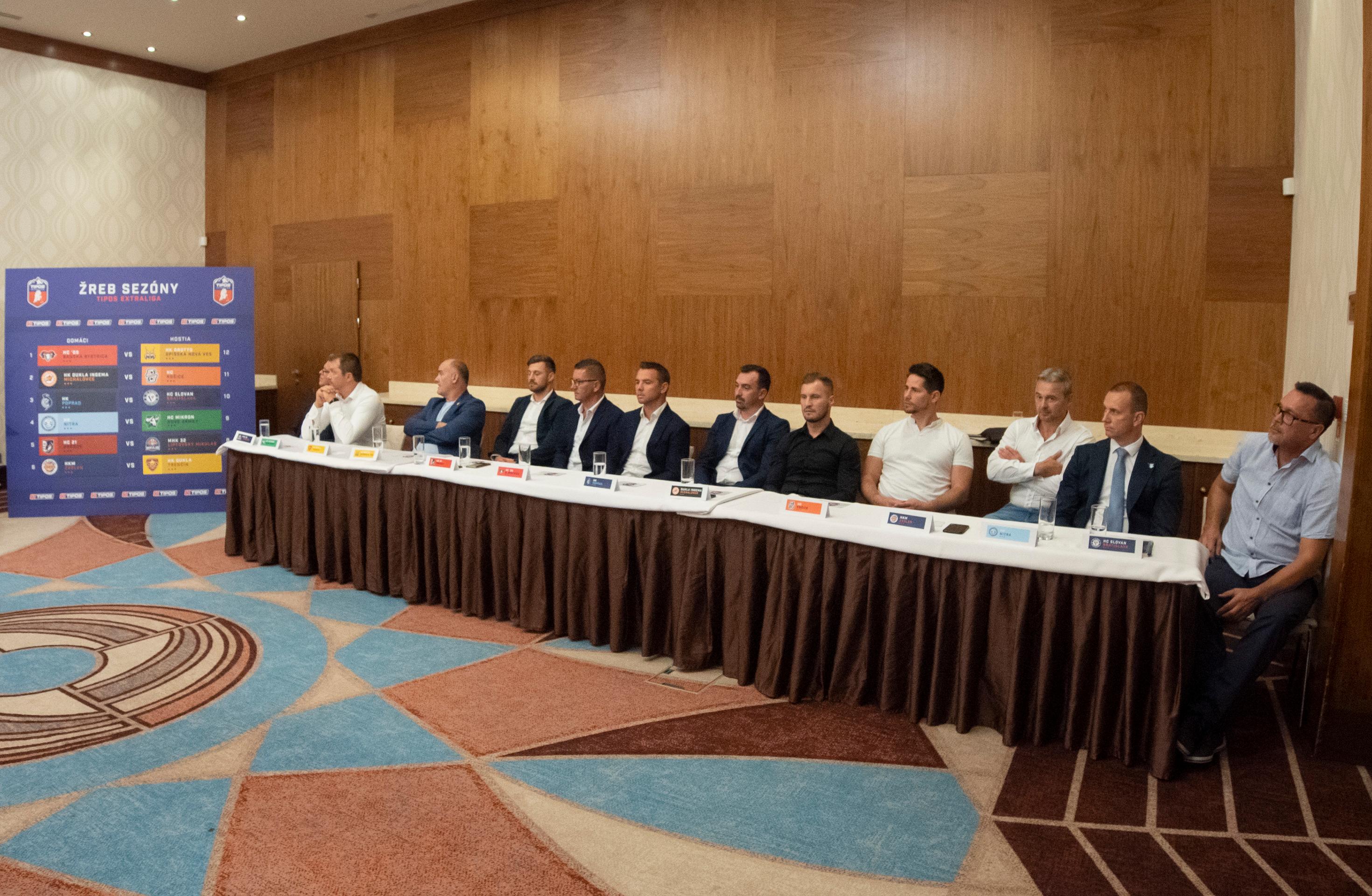 Zástupcovia extraligových hokejových klubov sa zúčastnili žrebu 1. kola jubilejného 30. ročníka slovenskej najvyššej hokejovej súťaže.