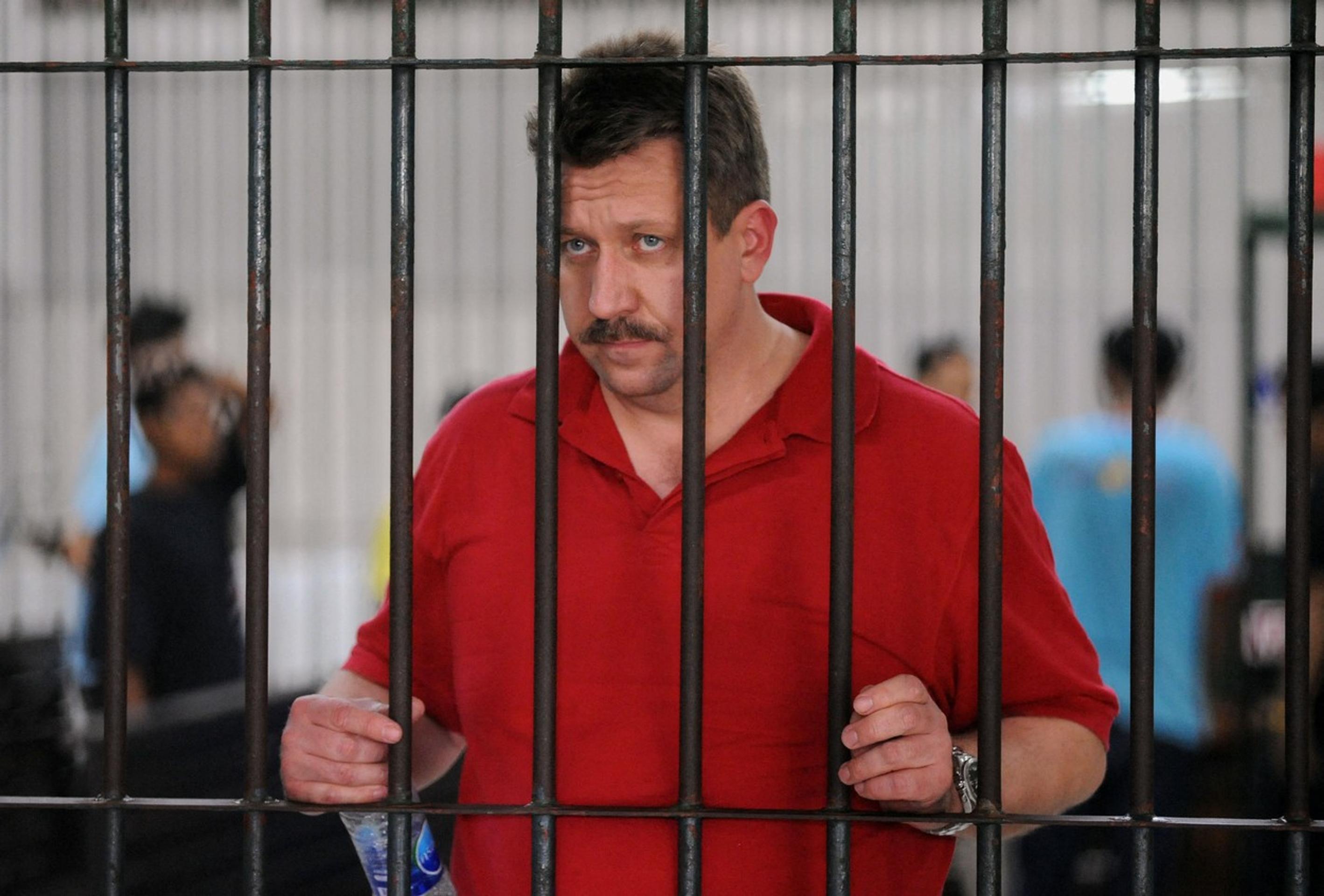 Na archívnej snímke z roku 2008 obchodník so zbraňami Viktor But v thajskom väzení.