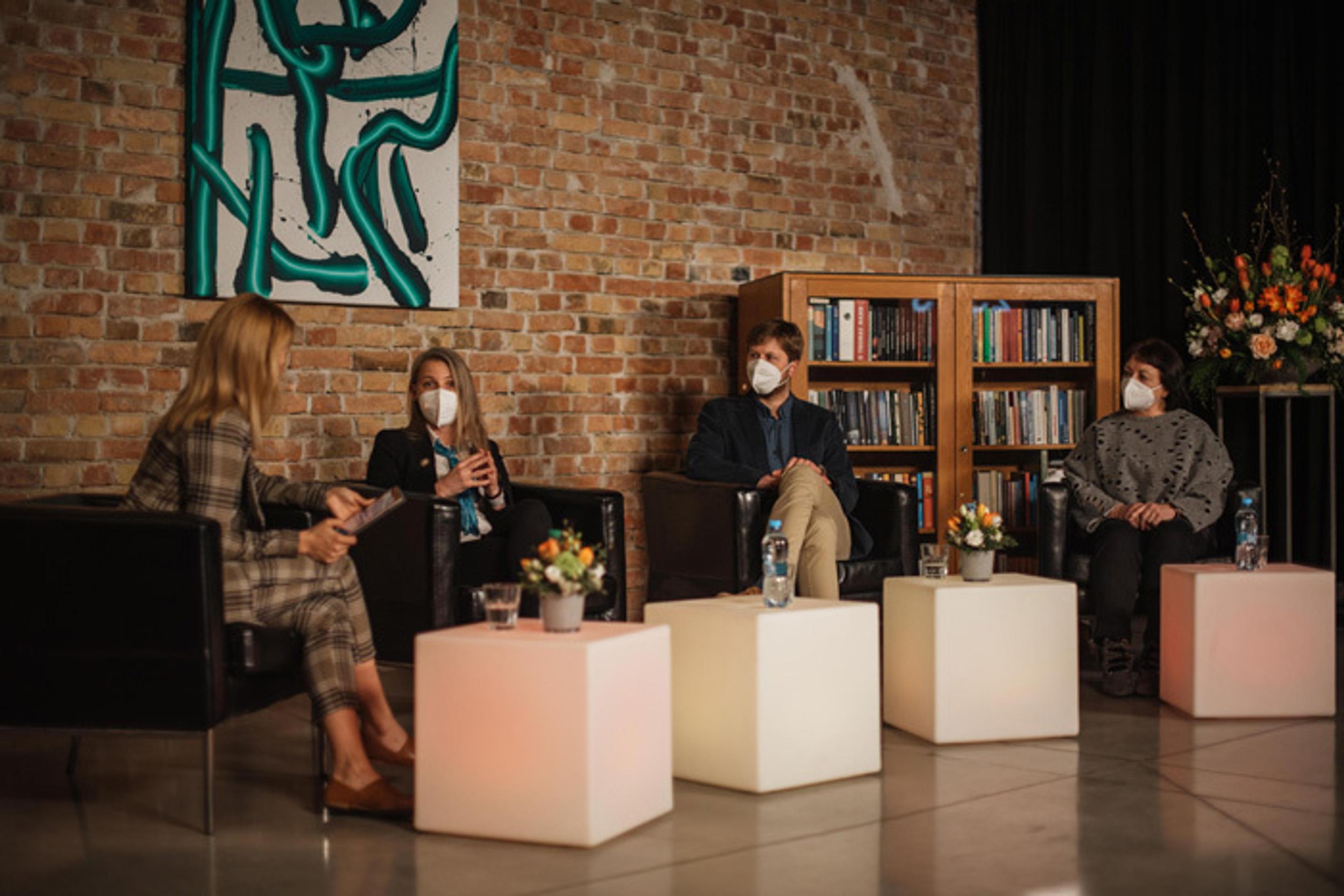 Panelová diskusia na tému Čo urobila pandémia s dušou detí a mladých ľudí.