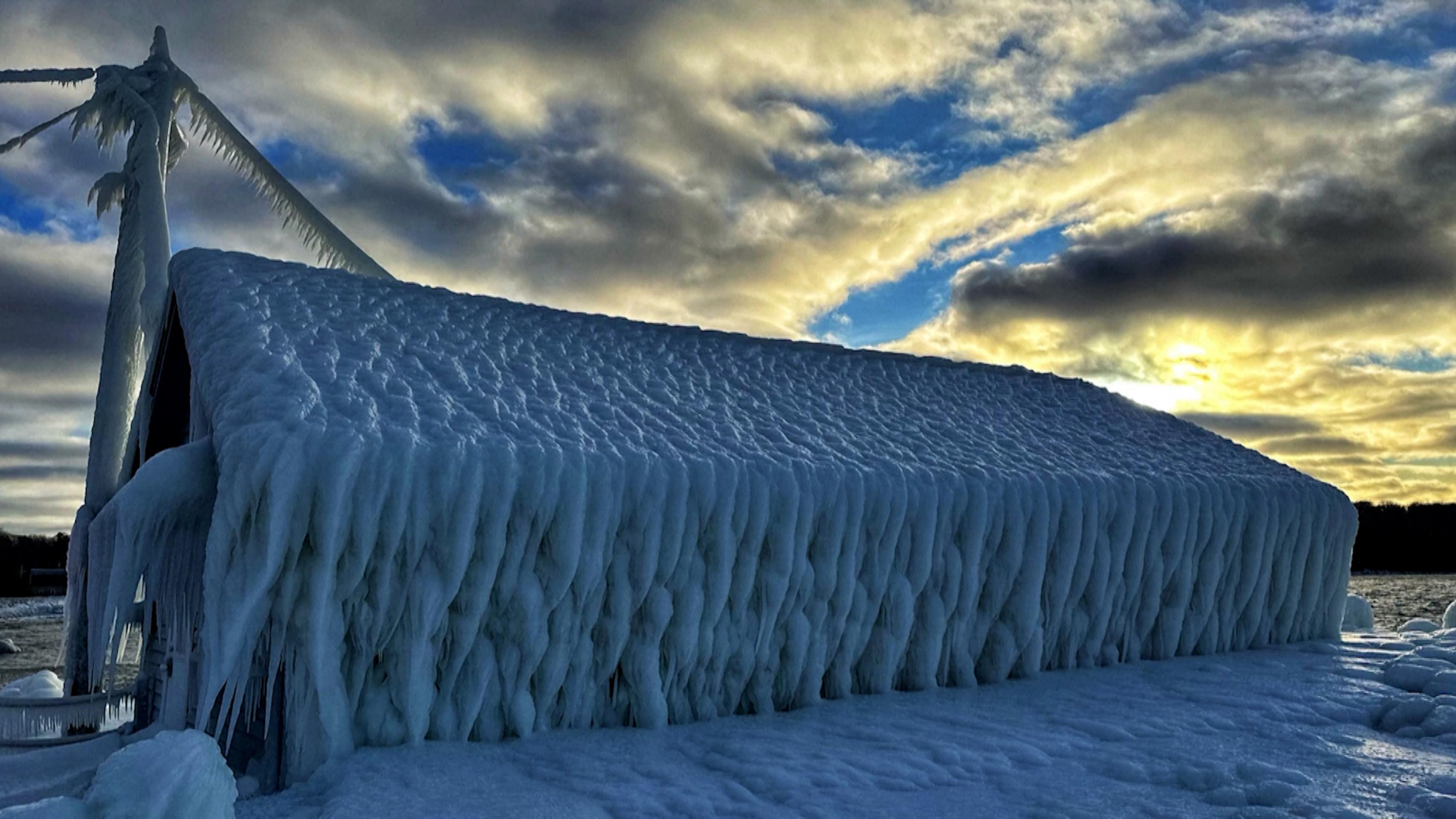 Ľadový palác na brehu Michiganského jazera
