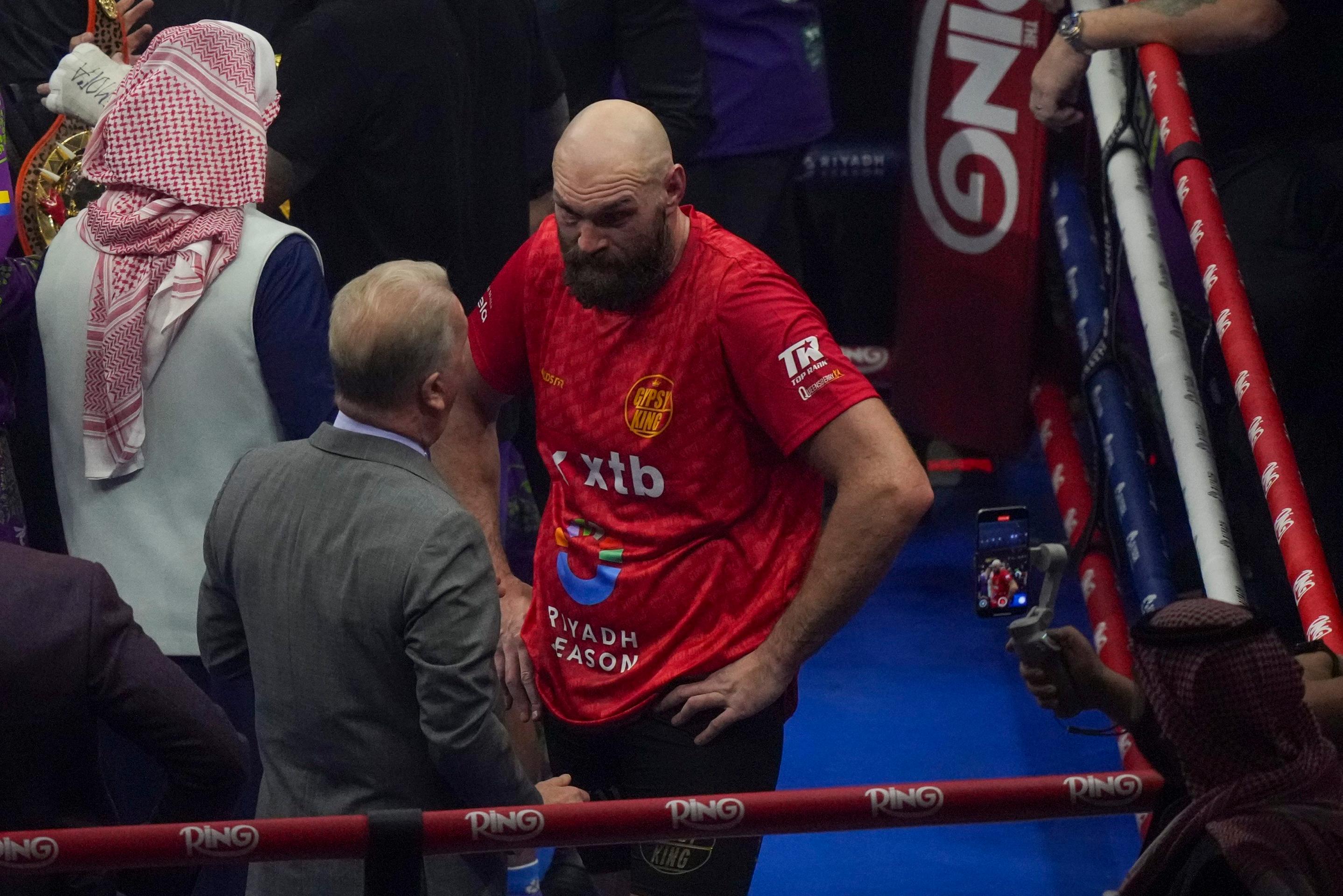 Tyson Fury počas rozhovoru po prehre v odvete s Oleksandrom Usykom.